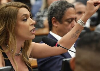 Erika Hilton rejeita negociação sobre compensações na PEC da 6x1