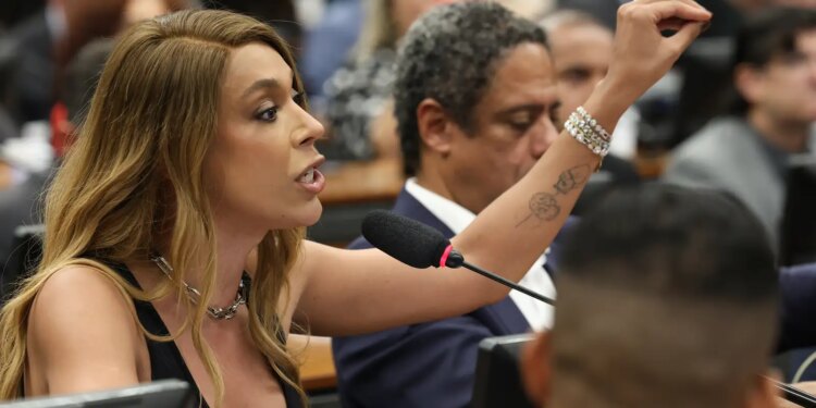 Erika Hilton rejeita negociação sobre compensações na PEC da 6x1 