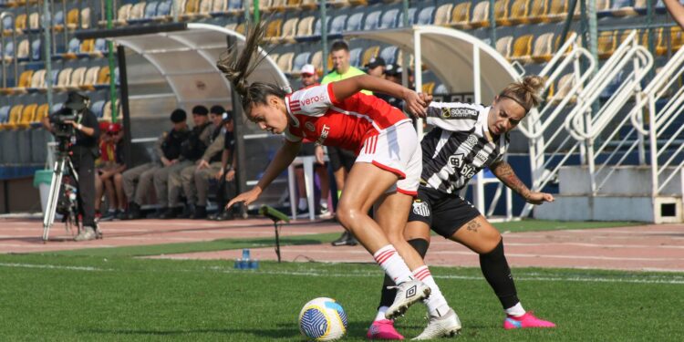 Melhor visitante, Inter enfrenta Santos pelo Brasileirão Feminino