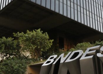 BNDES abre financiamento para transporte de carga e passageiros