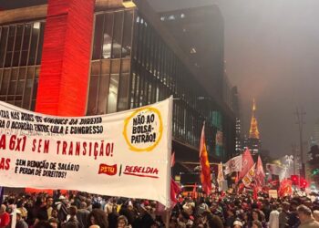 Ato na Avenida Paulista pede fim da escala 6x1