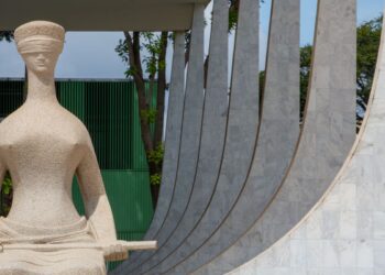 STF mantém fim da aposentadoria compulsória para juízes condenados