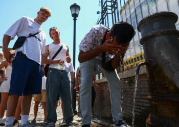 França: 40 pessoas morrem afogadas em meio a onda de calor