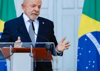 “Não se meta nas eleições no Brasil”, diz Lula a Trump