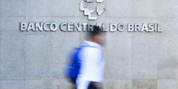 Mercado financeiro eleva previsão da inflação para 5,09% este ano