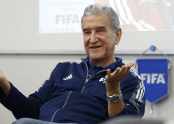 Internado, Parreira passa por cirurgia no Rio de Janeiro