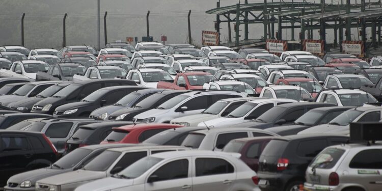 Venda de veículos novos no país sobe 15% até maio