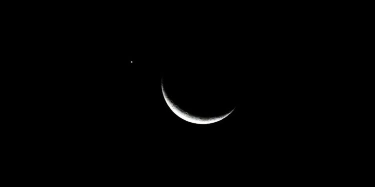 Fenômeno de planetas alinhados com a Lua pode ser observado a olho nu