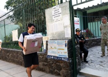 Peru define presidente entre direita Fujimori e esquerda Sanchéz