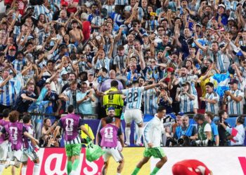Argentina elimina Suíça e enfrenta Inglaterra na semifinal