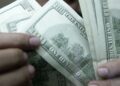 Dólar fecha estável, mas acumula queda de 1,82% em julho
