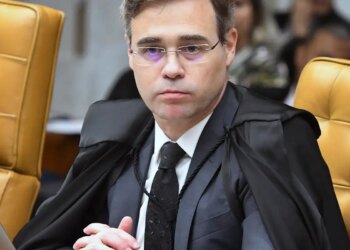 Mendonça autoriza PF a investigar repasses para filme sobre Bolsonaro