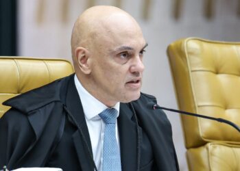 Moraes dá 10 dias para PF ouvir Flávio em caso de calúnia contra Lula 