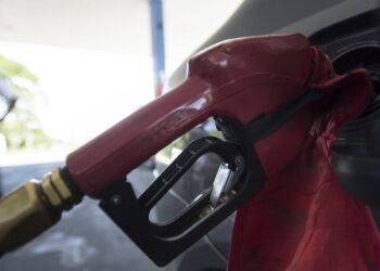 Governo inicia retirada gradual de subsídios aos combustíveis