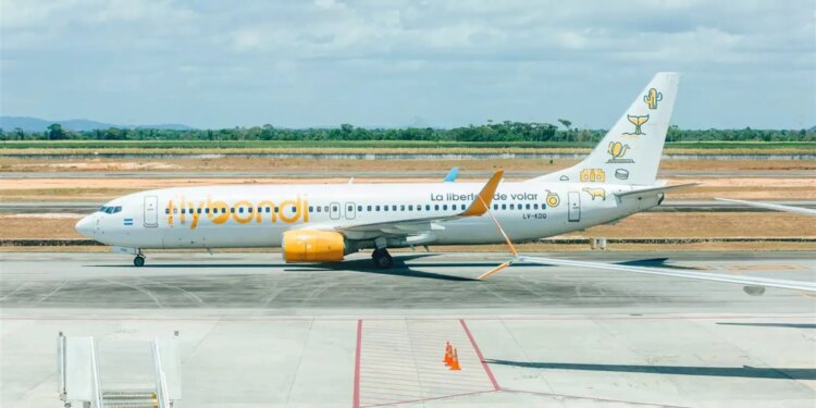 Anac limita a venda de passagens aéreas da Flybondi no Brasil