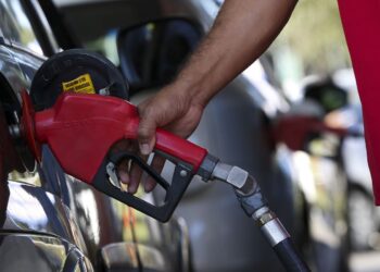 Governo adia reunião que pode aumentar etanol na gasolina para 32%