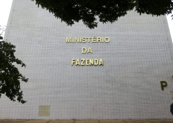 Projeção oficial de inflação sobe para 5,1%, com estouro da meta