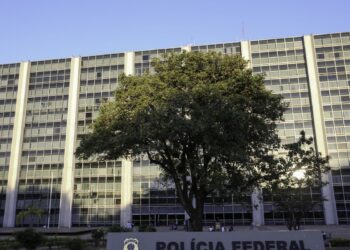 Polícia Federal faz operação para conter lavagem de dinheiro do PCC