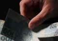 Trabalhadores nascidos em setembro e outubro recebem abono salarial