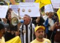 Camelôs protestam contra programa da prefeitura no Rio