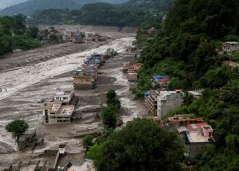 Nepal monitora dois lagos; risco de enchentes persiste