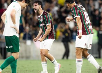 Fluminense encerra jejum e bate Palmeiras de virada no Brasileirão