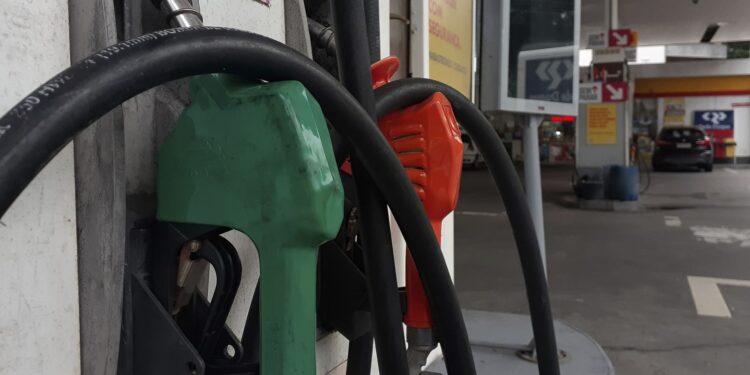 Segunda maior refinaria do país reduz preço da gasolina em 11,3%