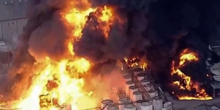 Incêndio em fábrica em Itaquaquecetuba é extinto após 33 horas