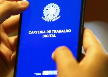 Desemprego cai para 5,3%, o menor para o trimestre terminado em julho