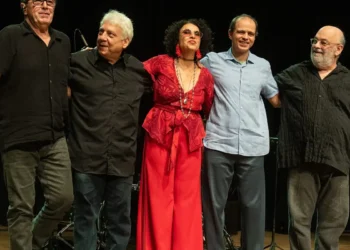 Repertório de Caetano Veloso embala show exclusivo na TV Brasil