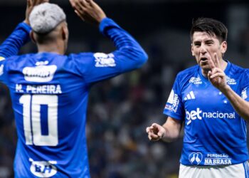 Cruzeiro vence Flamengo e Palmeiras agradece no Brasileirão