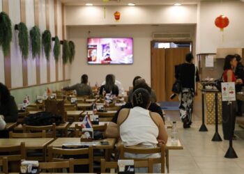 Serviços ocuparam 15,9 milhões e pagaram média de 2,2 mínimos em 2024
