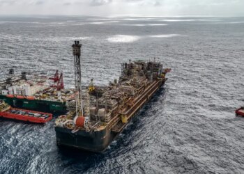 Petroleiros pedem Petrobras mais estatal e menor repasse a acionistas