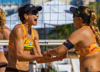 Carol e Rebecca estão na final do Circuito Mundial de vôlei de praia