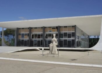 Deputado vira réu no STF por injúria contra Lula