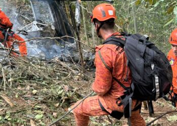 Quatro pessoas morrem em queda de helicóptero no Rio de Janeiro
