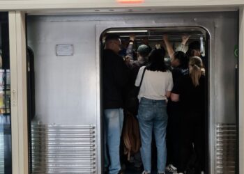 Usuários de trens mudam rotina por causa de greve da CPTM
