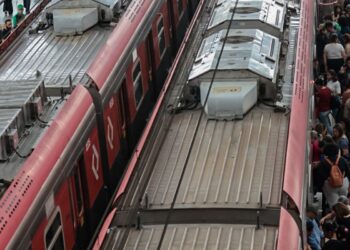 Trabalhadores das linhas 11, 12 e 13 dos trens em São Paulo iniciam g