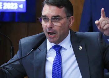 Missão pede investigação sobre filiação falsa de Flávio ao partido