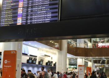 Aeroporto Santos Dumont é liberado para pousos e decolagens