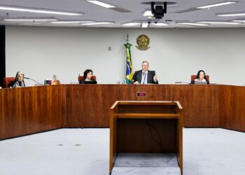 Dino e Moraes defendem rediscutir dispensa de diploma para jornalista