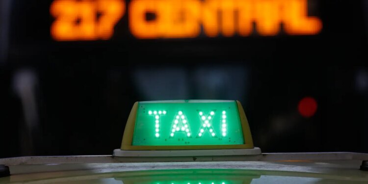 Teto de crédito para taxistas e motoristas de app sobe para R$ 200 mil