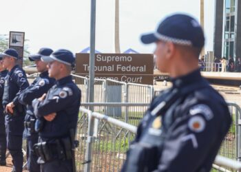 Começa sessão no STF com Mendonça e Moraes no plenário da Corte