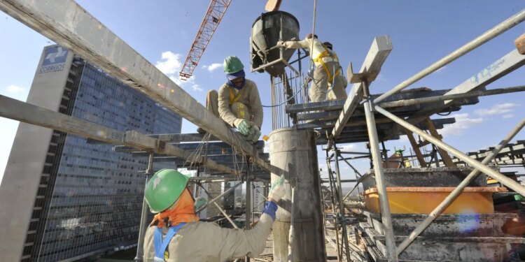 Brasil cria 165,8 mil postos de trabalho em agosto, aponta Caged
