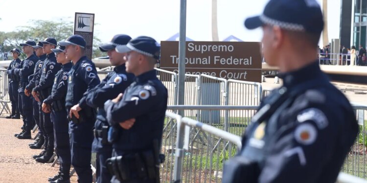 Dino cita descumprimento de normas e sugere julgamento conjunto dia 23