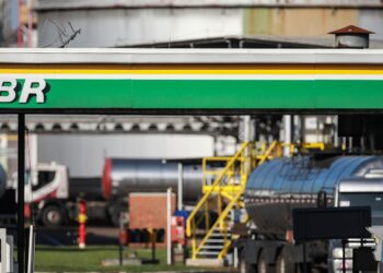 Petrobras aumenta diesel, mas subsídio mantém valor final; entenda