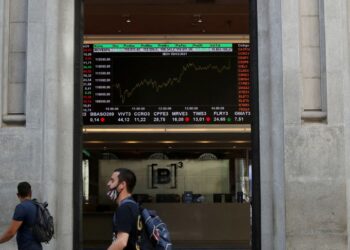 Bolsa sobe 1,3% e atinge maior nível em quase quatro meses