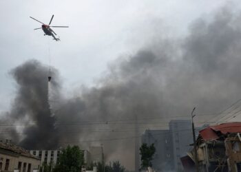 Rússia ataca Kiev após breve pausa para visita de enviados dos EUA