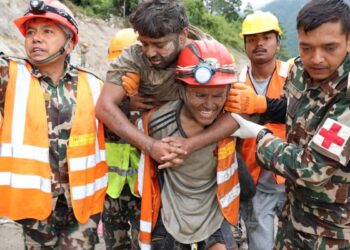 Equipes de resgate do Nepal buscam 900 trabalhadores de hidrelétricas