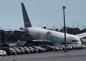 Pelo menos 5 pessoas morrem em acidente com avião de carga em Miami